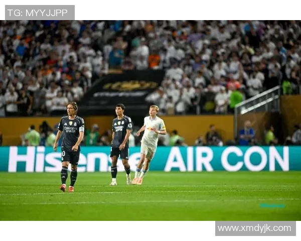 皇马与瓦伦西亚激战正酣比分悬念引发球迷热议